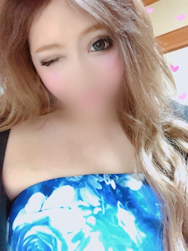 さら(19歳、B:90、W:58、H:88)