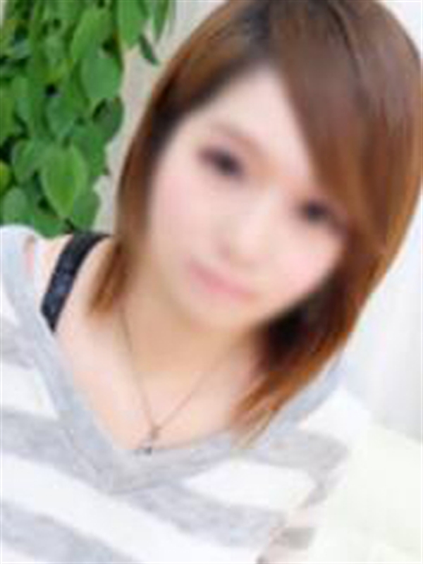 れいな(21歳、B:85、W:58、H:82)