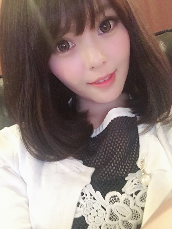 くれあ(24歳、B:86、W:57、H:84)