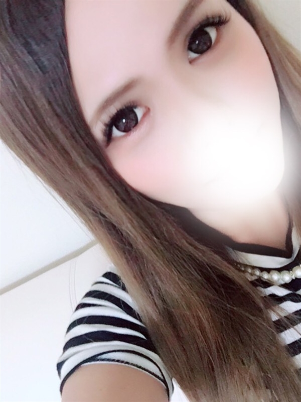 りず(25歳、B:85、W:57、H:86)