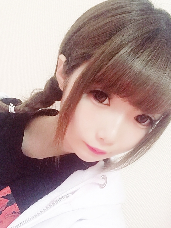 りん(18歳、B:84、W:56、H:82)
